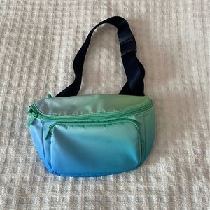 Away Aura collection The Everywhere sling bag
